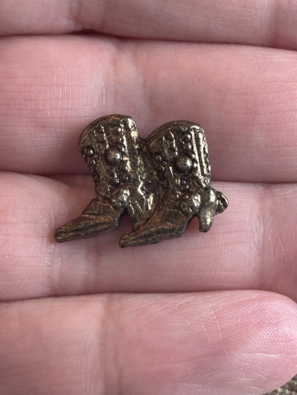 Vtg 1980’s Southwestern Cowgirl Style Boots Lapel Hat Pin